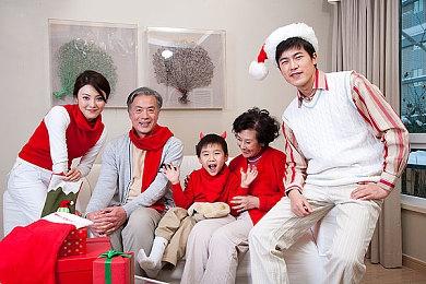 《地狱男爵：怀尔德之网》为已故演员兰斯·雷迪克最终作品